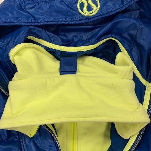 LULULEMON size 2 jacket, euc - Picture 3 of 7